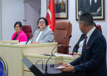 UÇAR SORUYOR AKKAN SUSUYOR