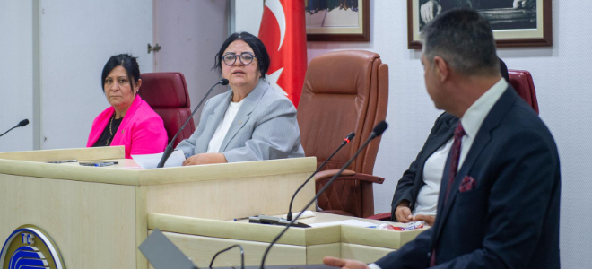 UÇAR SORUYOR AKKAN SUSUYOR