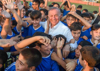 BAŞKAN AKAY'A ZAYIF RAKİP