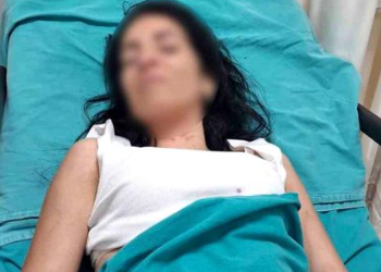 BOŞANMA AŞAMASINDA EŞİNİ BIÇAKLADI 